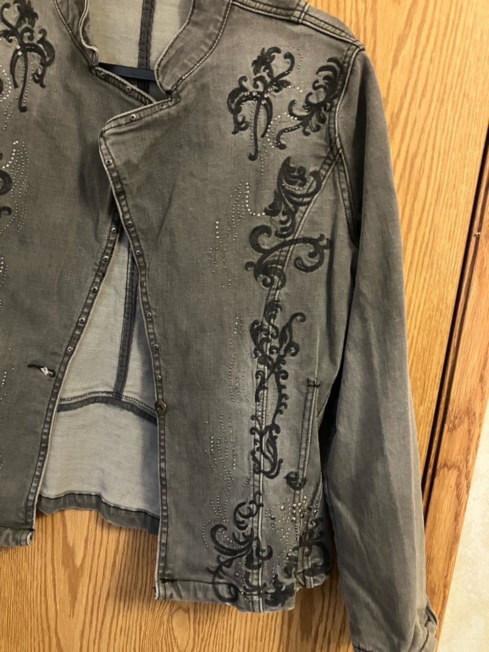 Reba Western Style faded Black/Gray embellished Cowgirl fit jacket size Medium - Picture 3 of 8